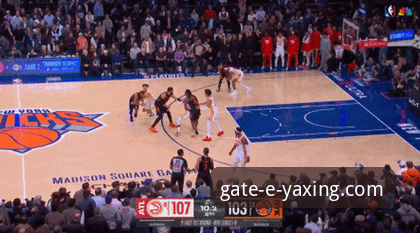 NBA续约动态实用指南：从CJ-麦科勒姆交易看老鹰队未来布局